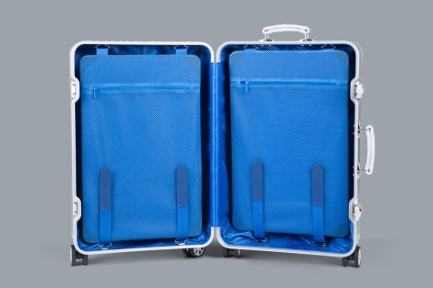 Duża walizka aluminiowa na kółkach Kruger&Matz czarna