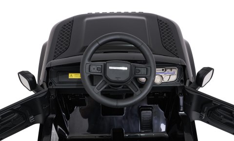 Auto Land Rover Defender czarne na akumulator dla dzieci + pilot R/C