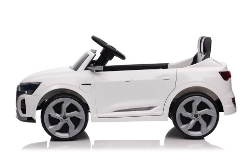 Auto Audi SQ8 białe na akumulator dla dzieci + pilot 2,4 GHz