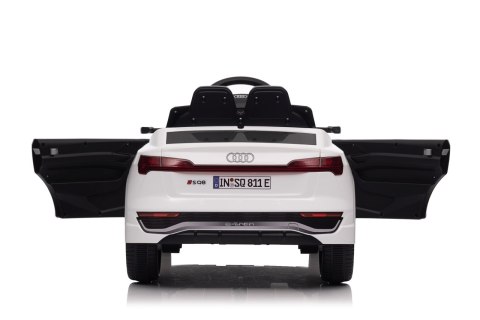 Auto Audi SQ8 białe na akumulator dla dzieci + pilot 2,4 GHz
